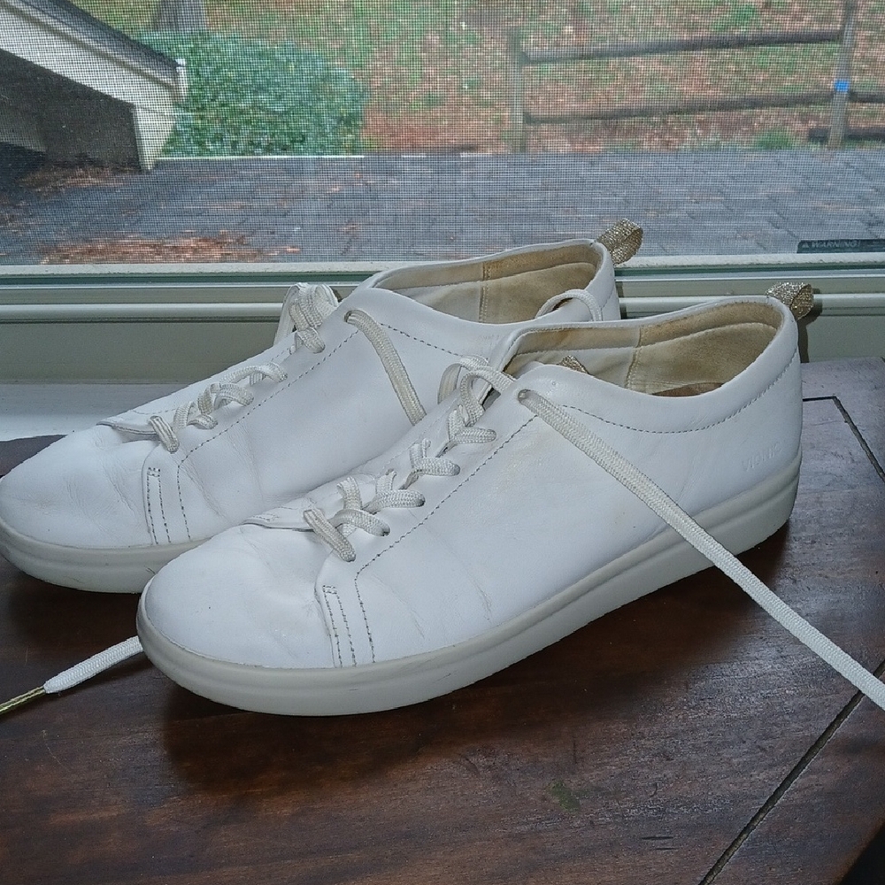 Vionic White Leather Slip-Ons